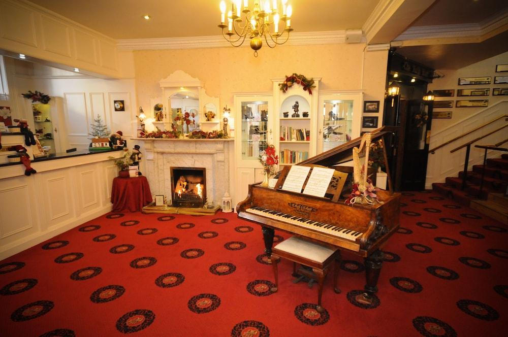 Bush Hotel County Leitrim Exteriör bild